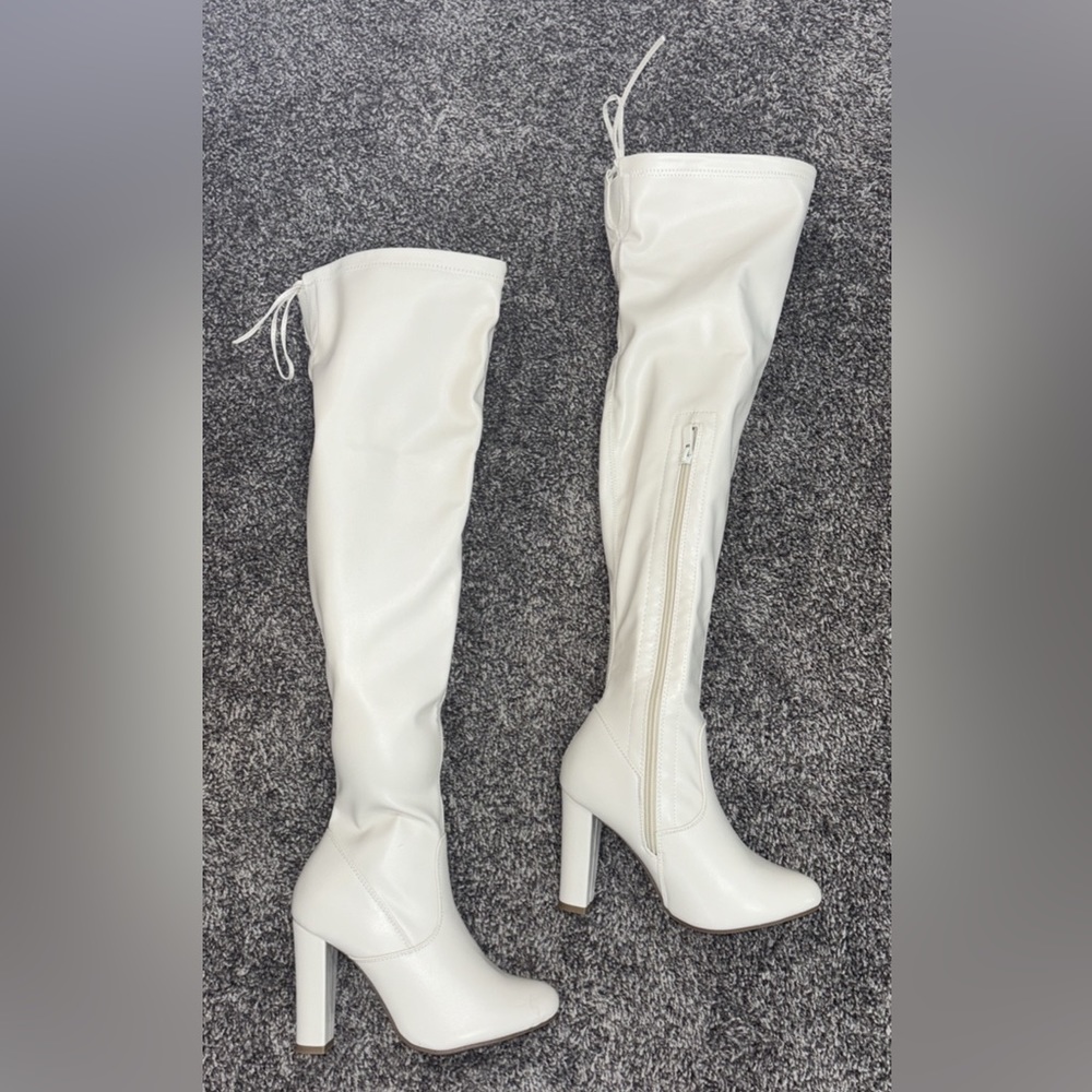 White boots size 5 1/2